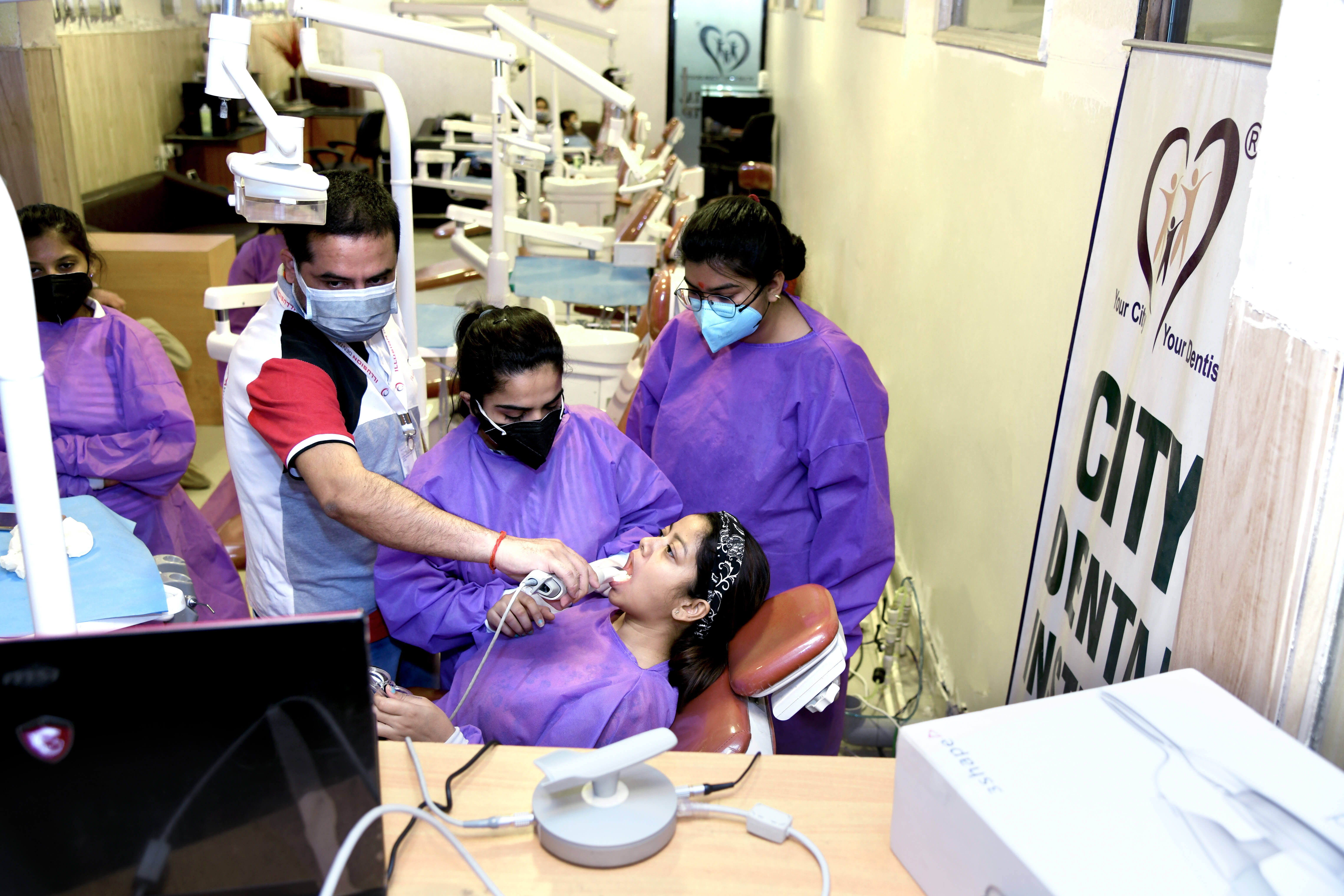 Dentist in Noida